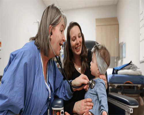 促排卵后腹胀是不是腹水？女性促排卵后腹胀的原因？